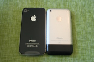 Back of iPhone4 versus iPhone 2G