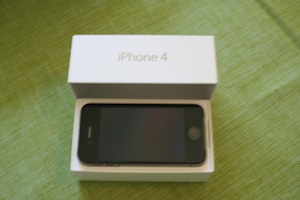 iPhone4 with the box lid removed