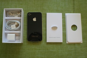 Back of the iPhone4 with box contents