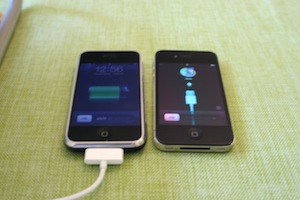 Plugged in iPhone 2g with iPhone4 showing iTunes connection screen